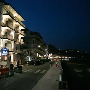 https://la-riva.sicilyhotelsitaly.net